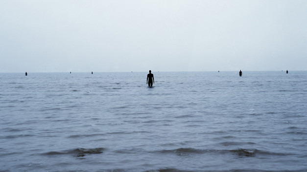 Another Place, instalación artística del escultor inglés Antony Gormley en la playa de Crosby Beach cerca de Liverpool.