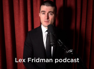 Lex Fridman es un informático ruso-estadounidense, investigador del tema de la Inteligencia Artificial, que dirige el podcast Lex Fridman Podcast.