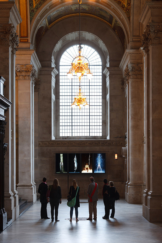 Instalación llevada a cabo por Bill Viola en 2014 en St Paul's Cathedral llamada Martyrs (Earth, Air, Fire, Water)