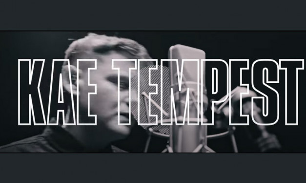 Kae Tempest es una artista británica nacida en Brockley en 1985. Es un referente del estilo de música hip hop y spoken word.