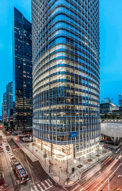 Entrada a la torre de oficinas Salesforce Tower de San Francisco