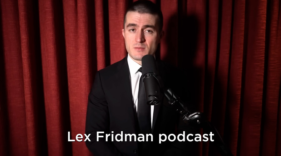 Lex Fridman es un informático ruso-estadounidense, investigador del tema de la Inteligencia Artificial, que dirige el podcast Lex Fridman Podcast.