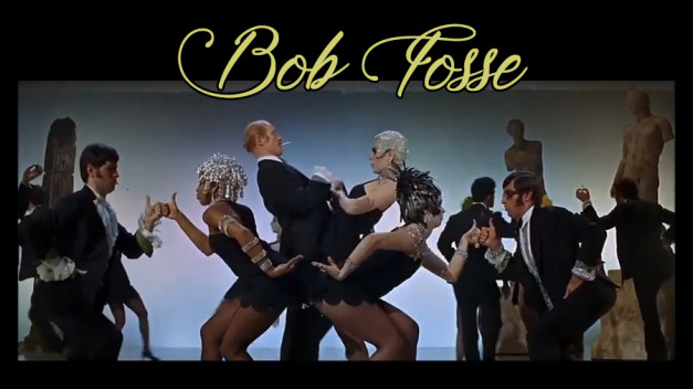 Bob Fosse fue un actor, bailarín, coreógrafo y director de cine estadounidense. Fue director de películas tan míticas como Cabaret, con la que recibió el Premio Óscar al mejor director en el año 1972.
