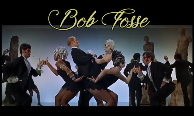 Bob Fosse fue un actor, bailarín, coreógrafo y director de cine estadounidense. Fue director de películas tan míticas como Cabaret, con la que recibió el Premio Óscar al mejor director en el año 1972.