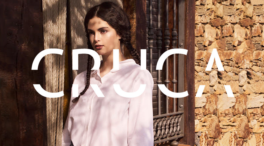 CRUCA es una marca española de moda sostenible. En CRUCA se fusiona el arte y el diseño en cada colección de ropa y complementos. Cruces de las Morenas, su diseñadora, ha presentado recientemente la Colección 04 Vaqueras.