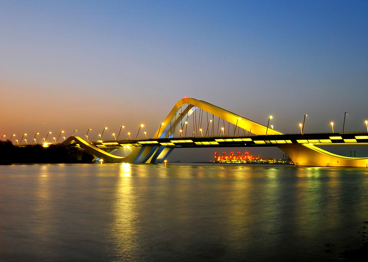 Puente Sheikh Zayed en Abu Dhabi, Emiratos Árabes Unidos