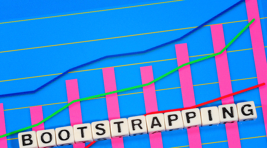 ¿Qué es Bootstrapping? Bootstrapping significa iniciar y mantener un negocio con pocos recursos.