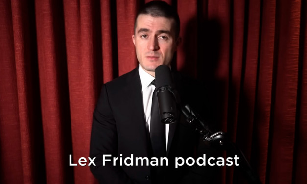 Lex Fridman es un informático ruso-estadounidense, investigador del tema de la Inteligencia Artificial, que dirige el podcast Lex Fridman Podcast.