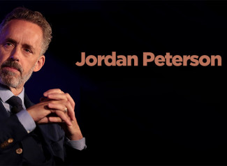 Jordan Peterson es un psicólogo, profesor y escritor canadiense conocido por su enfoque en la psicología individual, su crítica política y sus reflexiones sobre diferentes comportamientos y tendencias de la sociedad actual, que sientan las bases para un futuro mejor.