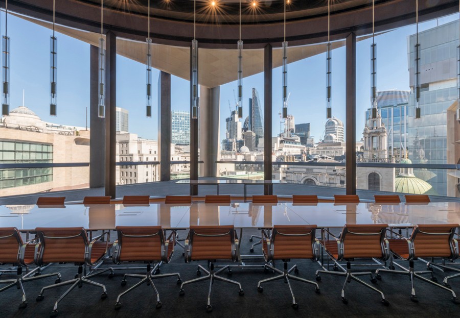 Sala de reuniones con vista al corazón de Londres