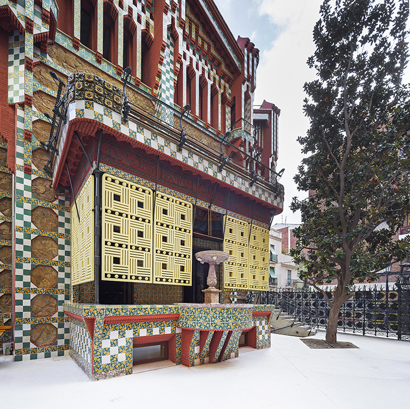 Vista de la parte posterior de la Casa Vicens realizada por el arquitecto catalán Antonio Gaudí en Barcelona