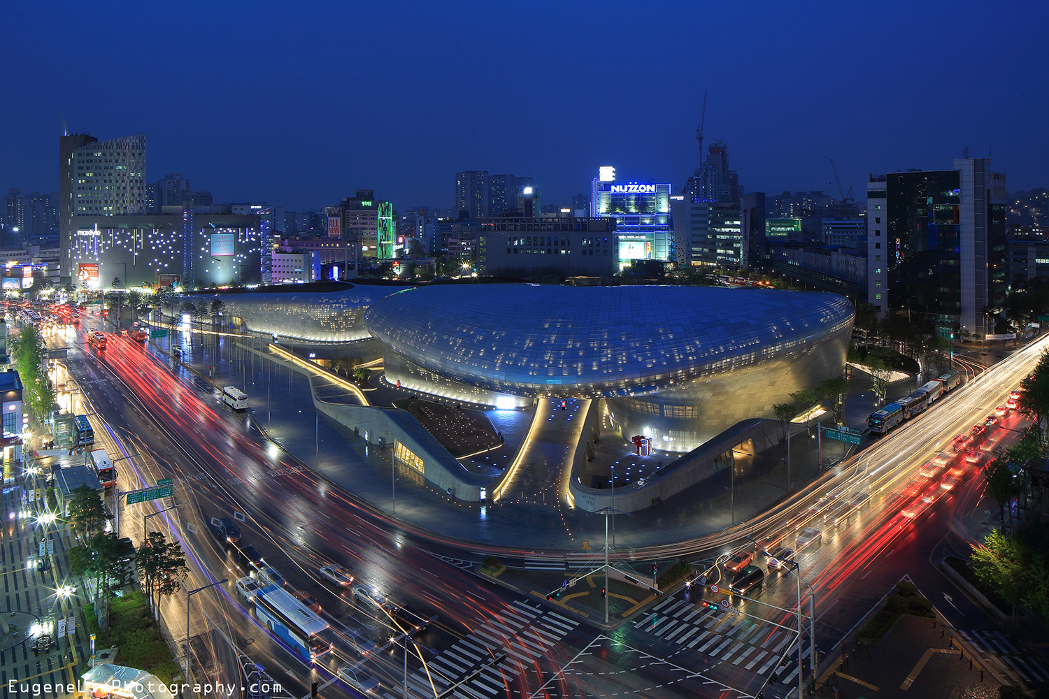 Vista aérea de Dongdaemun Design Plaza en Seul, Corea del Sur