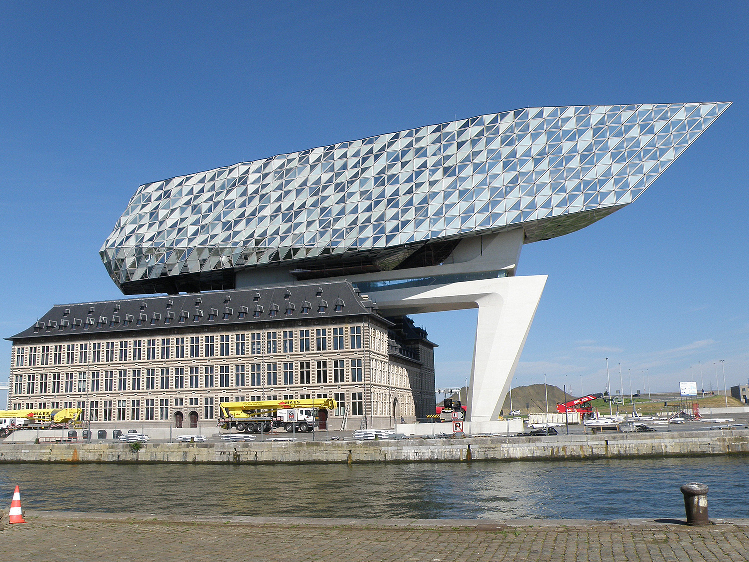 Edificio Autoridad Portuaria en Amberes, Bélgica