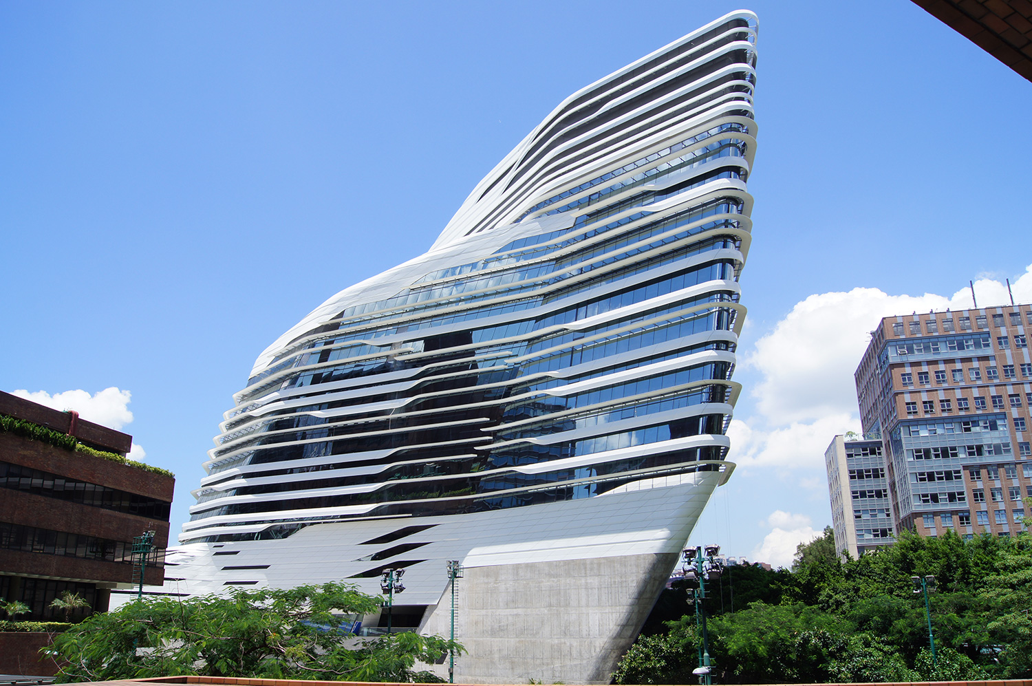Torre de Innovación Jockey Club de la Universidad Politécnica de Hong Kong, China