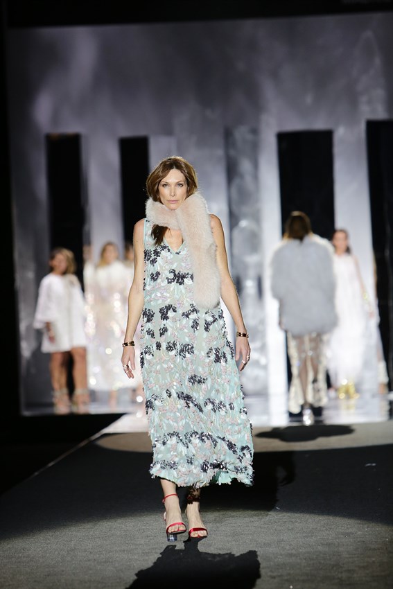 Cristina Piaget en el desfile de Juan Duyos de la Mercedes Benz Fashion Week Madrid otoño-invierno 2017-2018 en el que cumplía 20 años en la pasarela.