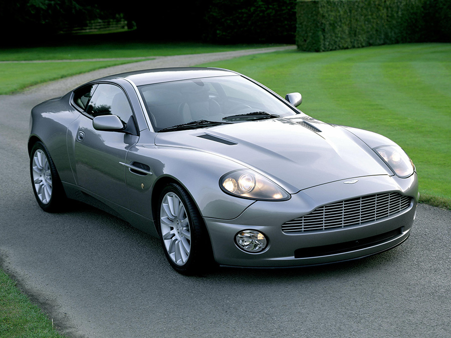 Diseño del coche Aston Martin V12 Vanquish