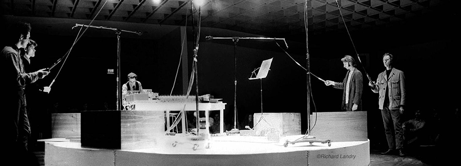 Pendulum Music, performance en el Whitney Museum of Art de Nueva York en 1969