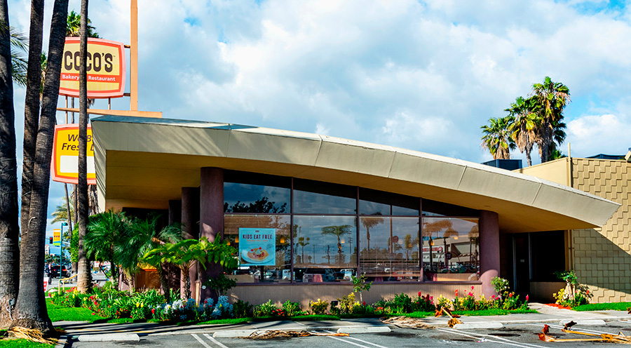 Cafetería ejemplo de arquitectura Googie, construida en 1965