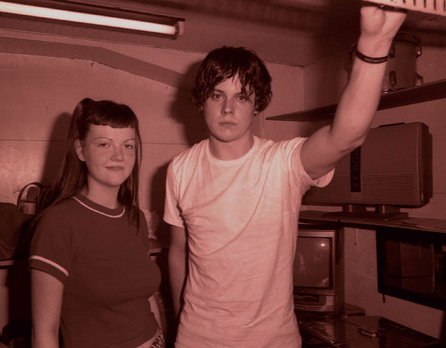 Jack White y Meg White, los componentes de The White Stripes en el año 2001 en Tokio, en su primera gira por Japón