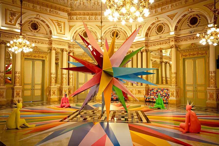 Meditations, instalación en el Teatre Liceu de Barcelona del artista Okuda San Miguel, imagen 2