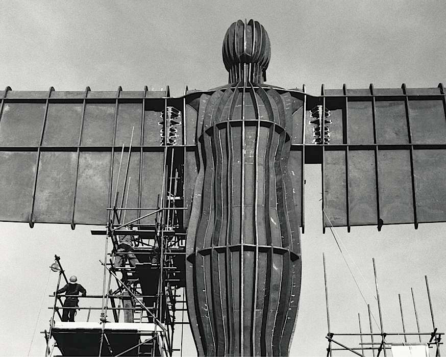 Angel of the North, escultura gigante del escultor inglés Antony Gormley, vista 7