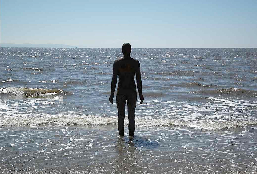 Another Place, instalación artística de Antony Gormley en la playa de Crosby Beach cerca de Liverpool, vista 10