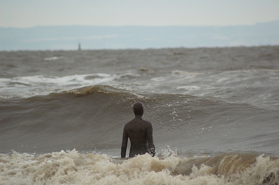 Another Place, instalación artística de Antony Gormley en la playa de Crosby Beach cerca de Liverpool, vista 11