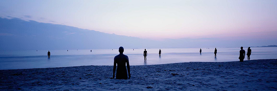 Another Place, instalación artística de Antony Gormley en la playa de Crosby Beach cerca de Liverpool, vista 4