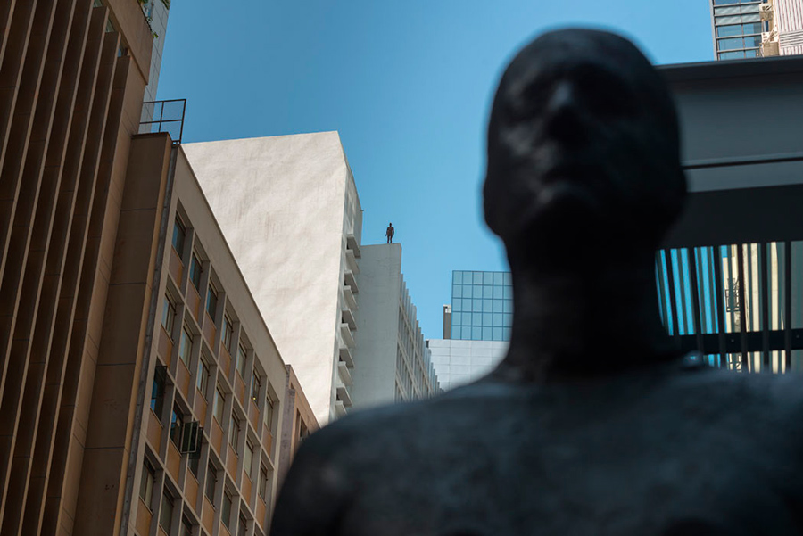 Instalación de Antony Gormley Event Horizon en Hong Kong, vista 10