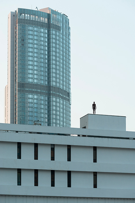 Instalación de Antony Gormley Event Horizon en Hong Kong, vista 15