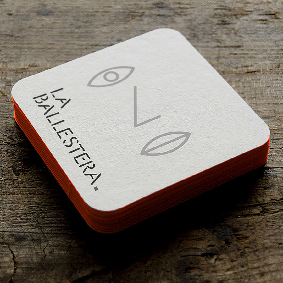 Branding identidad visual marca de vino La Ballestera posavasos